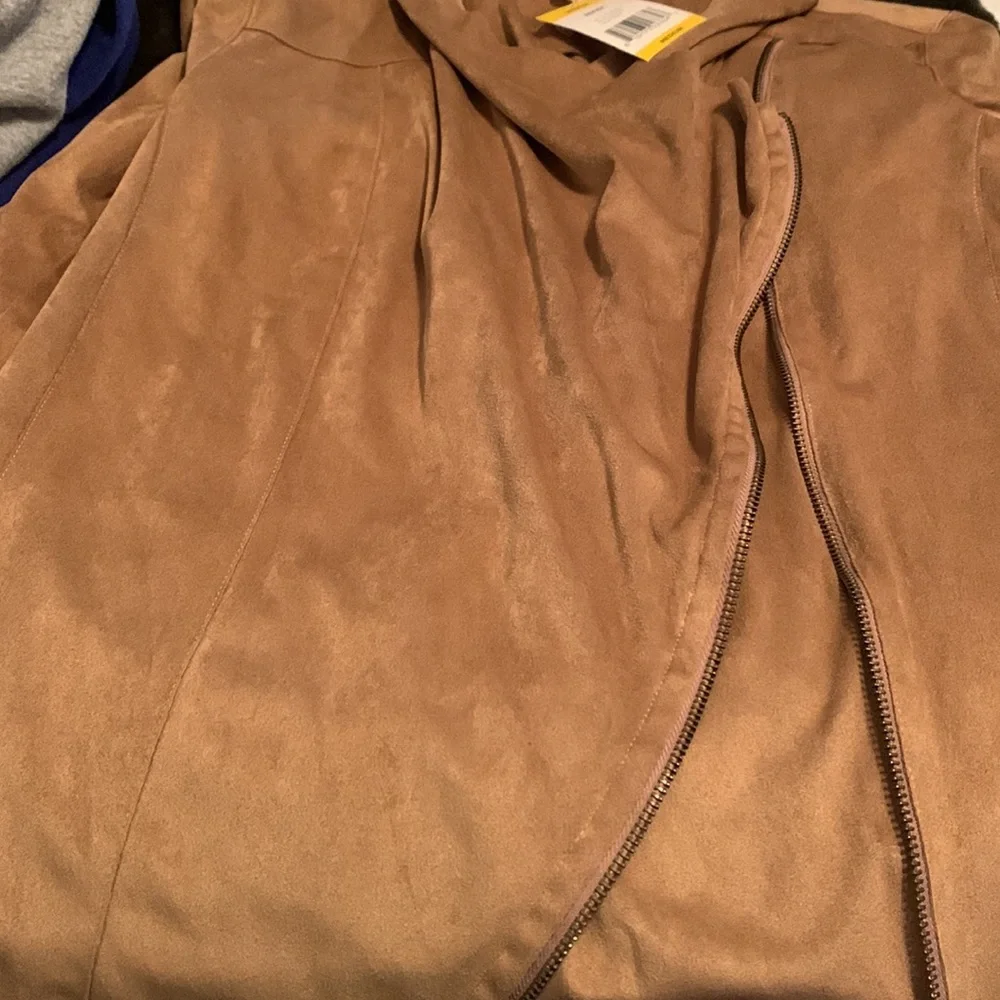 Tan jacket - Picture 2 of 2